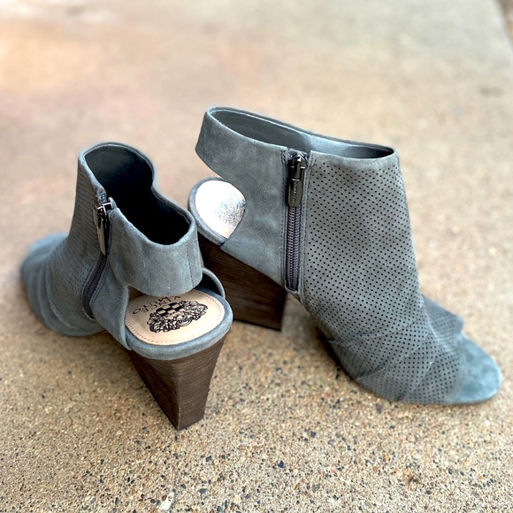 Vince Camuto | Grey Open Toe And Heel Booties - Picture 3 of 11